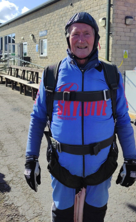 Harrogate man Frank Ward has completed a skydive from 15,000 feet to celebrate his 90th birthday and raise funds for his wife’s care home.