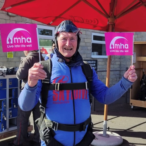 Harrogate man Frank Ward has completed a skydive from 15,000 feet to celebrate his 90th birthday and raise funds for his wife’s care home.