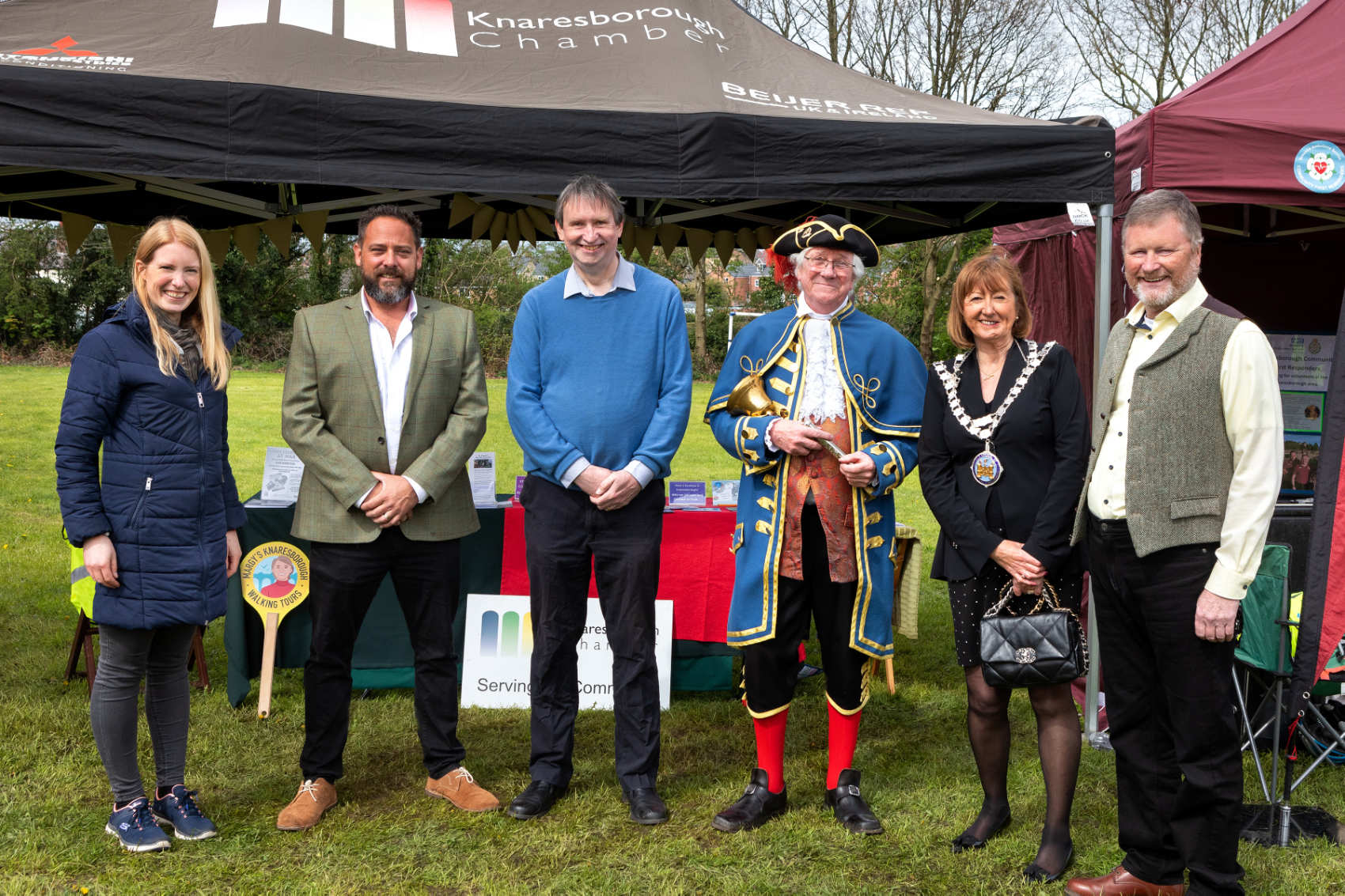 Charlotte Gale (Knaresborough & District Chamber), Leigh Hudson (entrant), Mark Hunter (winning entrant), Roger Hewitt (current Town Crier), The Mayor of Knaresborough, Councillor Kathryn Davies, and Andrew Richards (entrant)