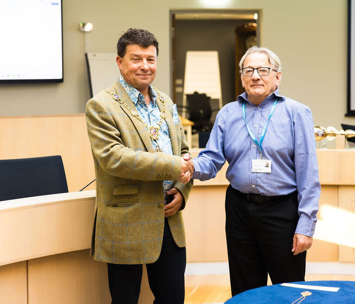 Presentation of the Chains of OfficeCouncillor Aldred (L) and North Yorkshire Councillor Philip Broadbank (R)
