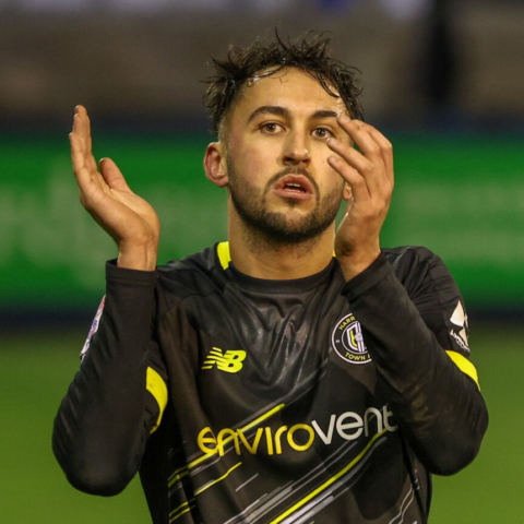 Levi Sutton signs up for 2025/26 with Harrogate Town AFC