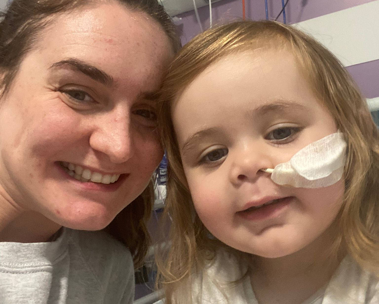 Harper with mum Laura during treatment. (Photo credit: Candlelighters)