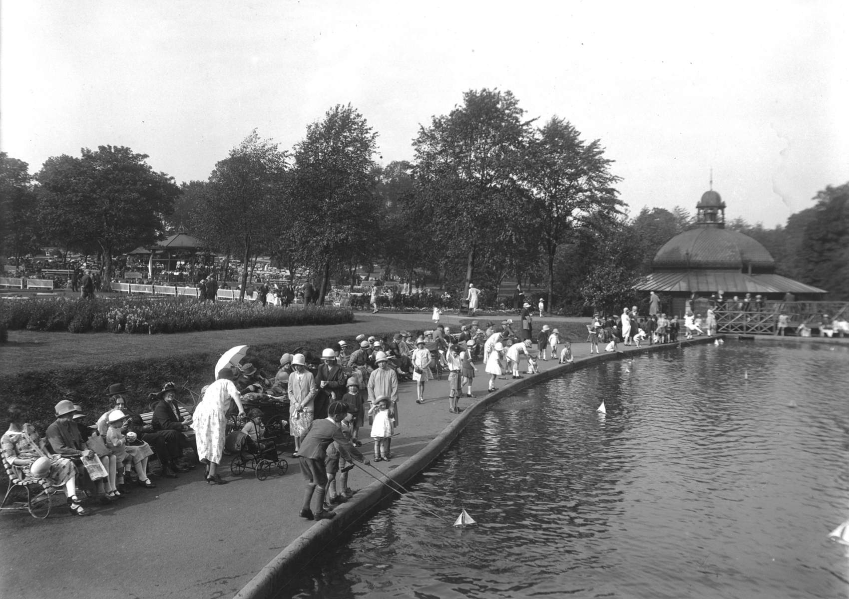 Harrogate Valley Gardens boating lake