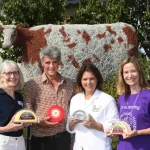 L-R) Kathryn Philips and Richard Schofield of Field Nurse, GYS Chief Cheese & Dairy Steward Caroline Bell and Lucy Wiltshire of Saint Michael’s Hospice-1